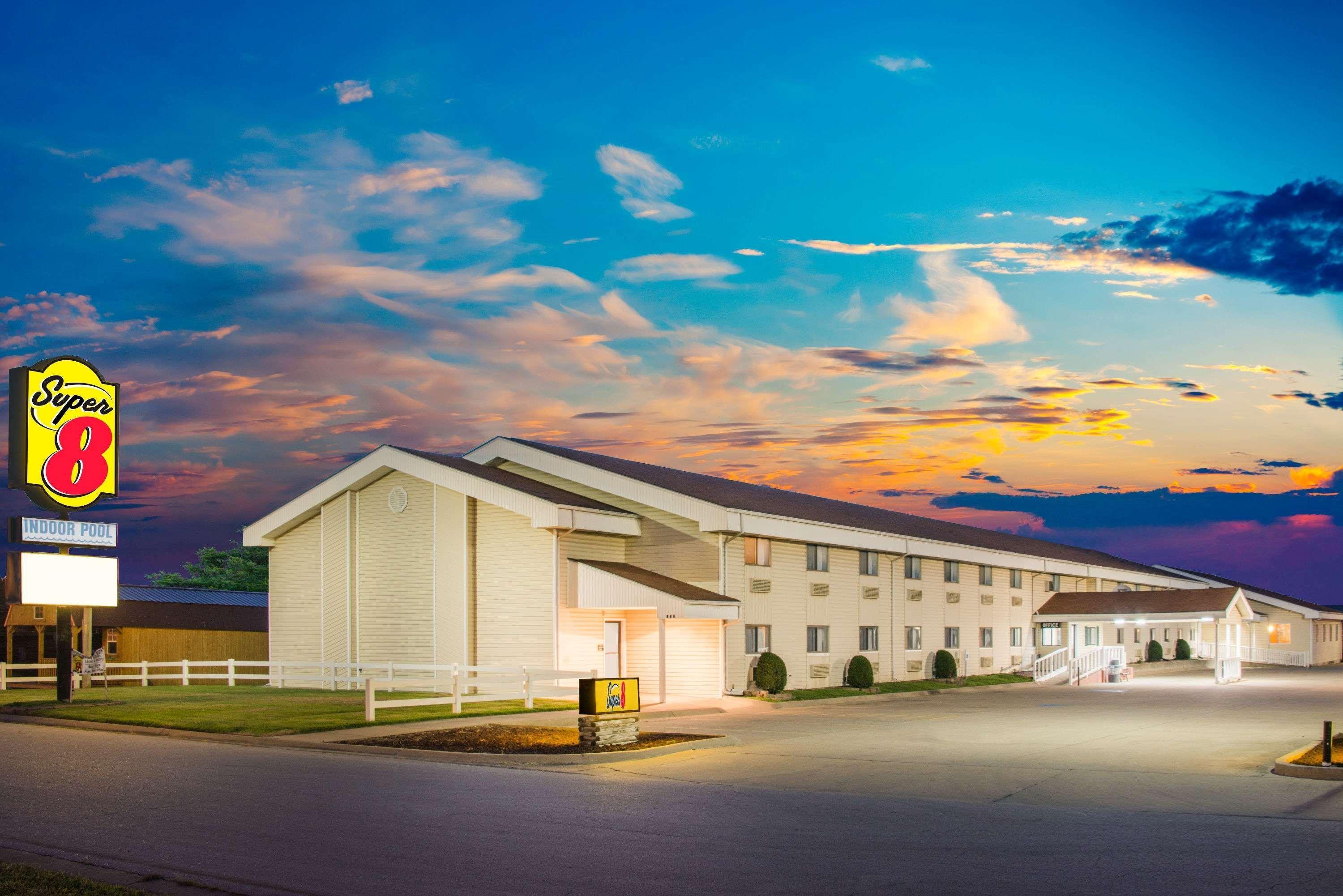 Super 8 By Wyndham Nevada Hotel Exterior photo